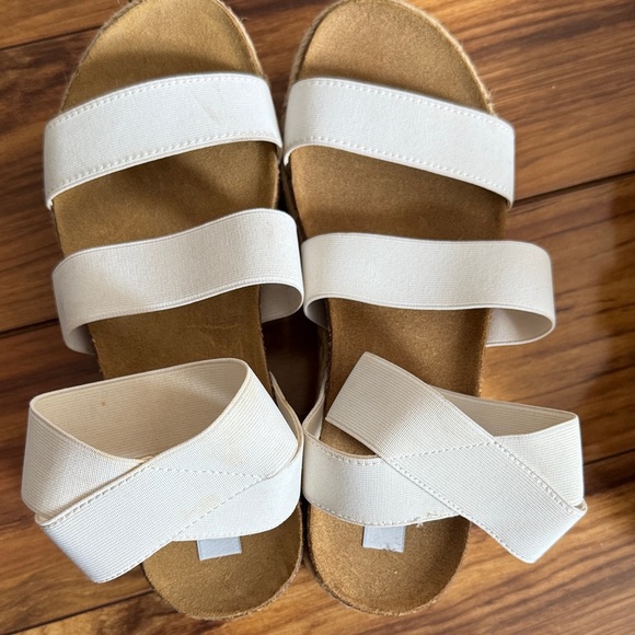2 pairs of Steve Madden Black and White Espadrille Sandals - Picture 5 of 6